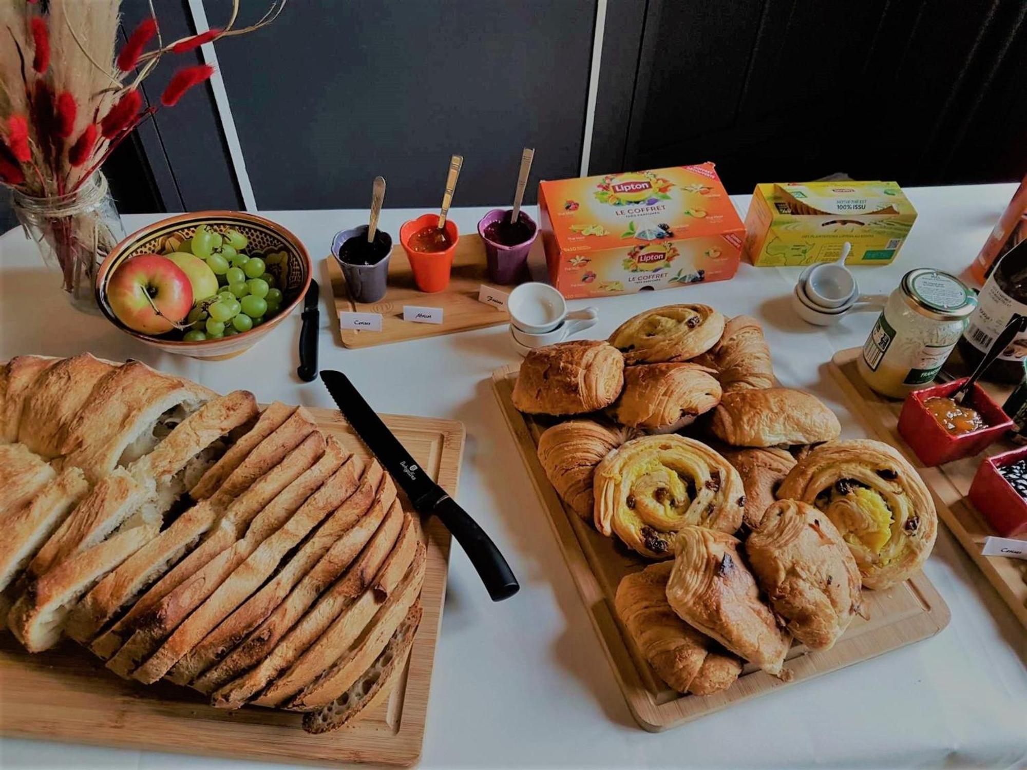 Sejour De Charme Au Chateau Avec Petit-Dejeuner Et Parking - Fr-1-591-705 Cluis Kültér fotó