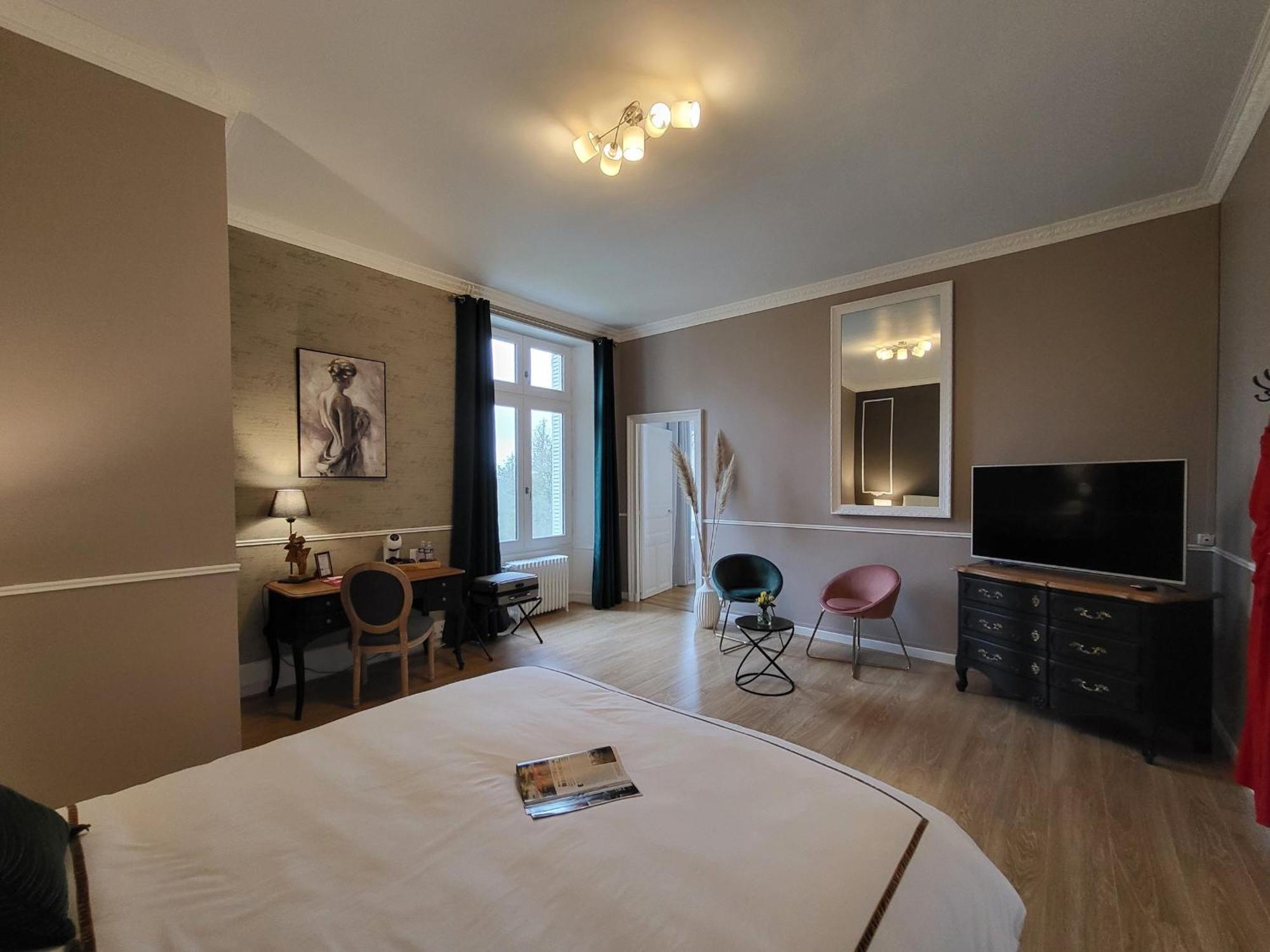 Sejour De Charme Au Chateau Avec Petit-Dejeuner Et Parking - Fr-1-591-705 Cluis Kültér fotó