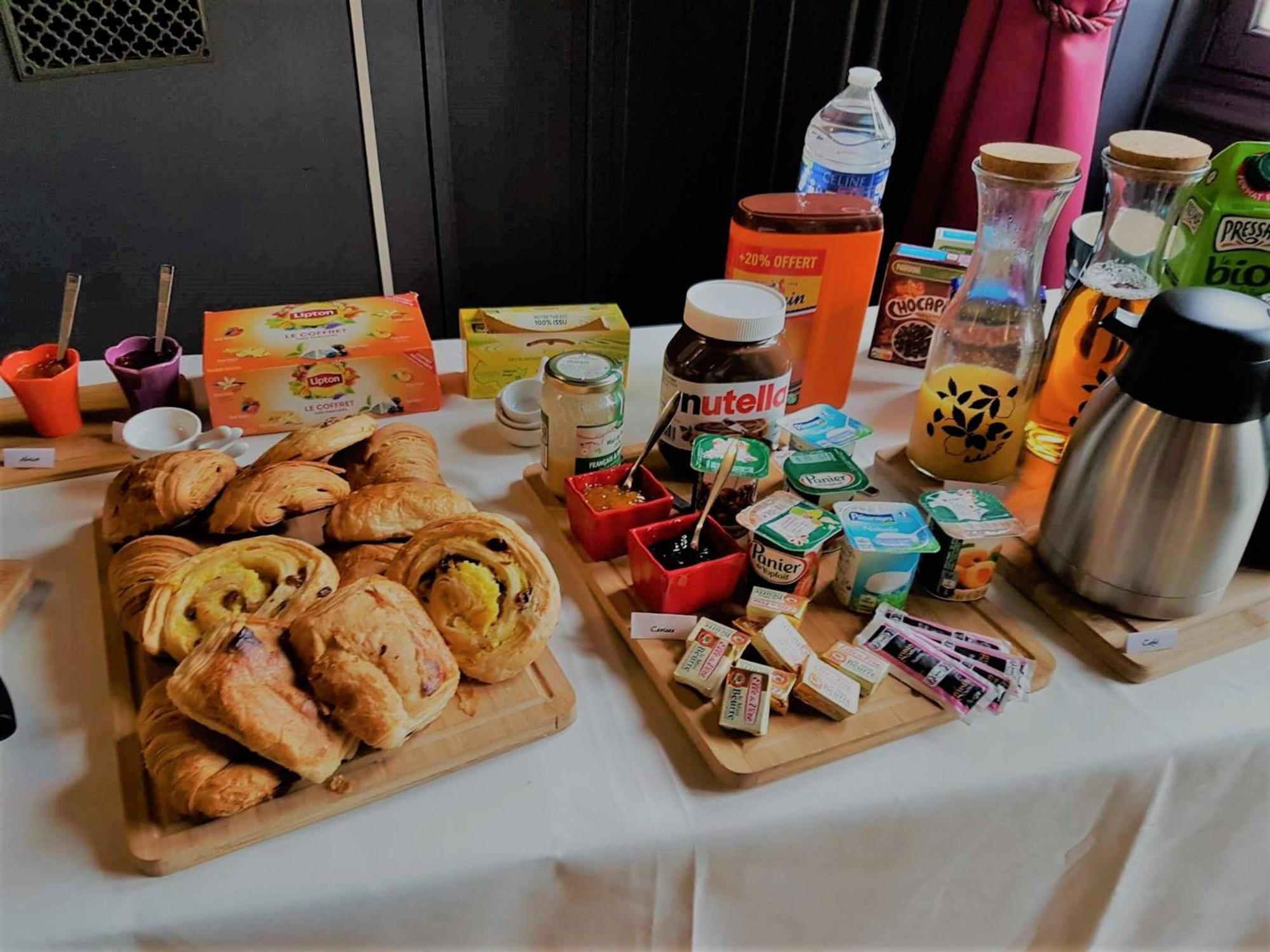 Sejour De Charme Au Chateau Avec Petit-Dejeuner Et Parking - Fr-1-591-705 Cluis Kültér fotó