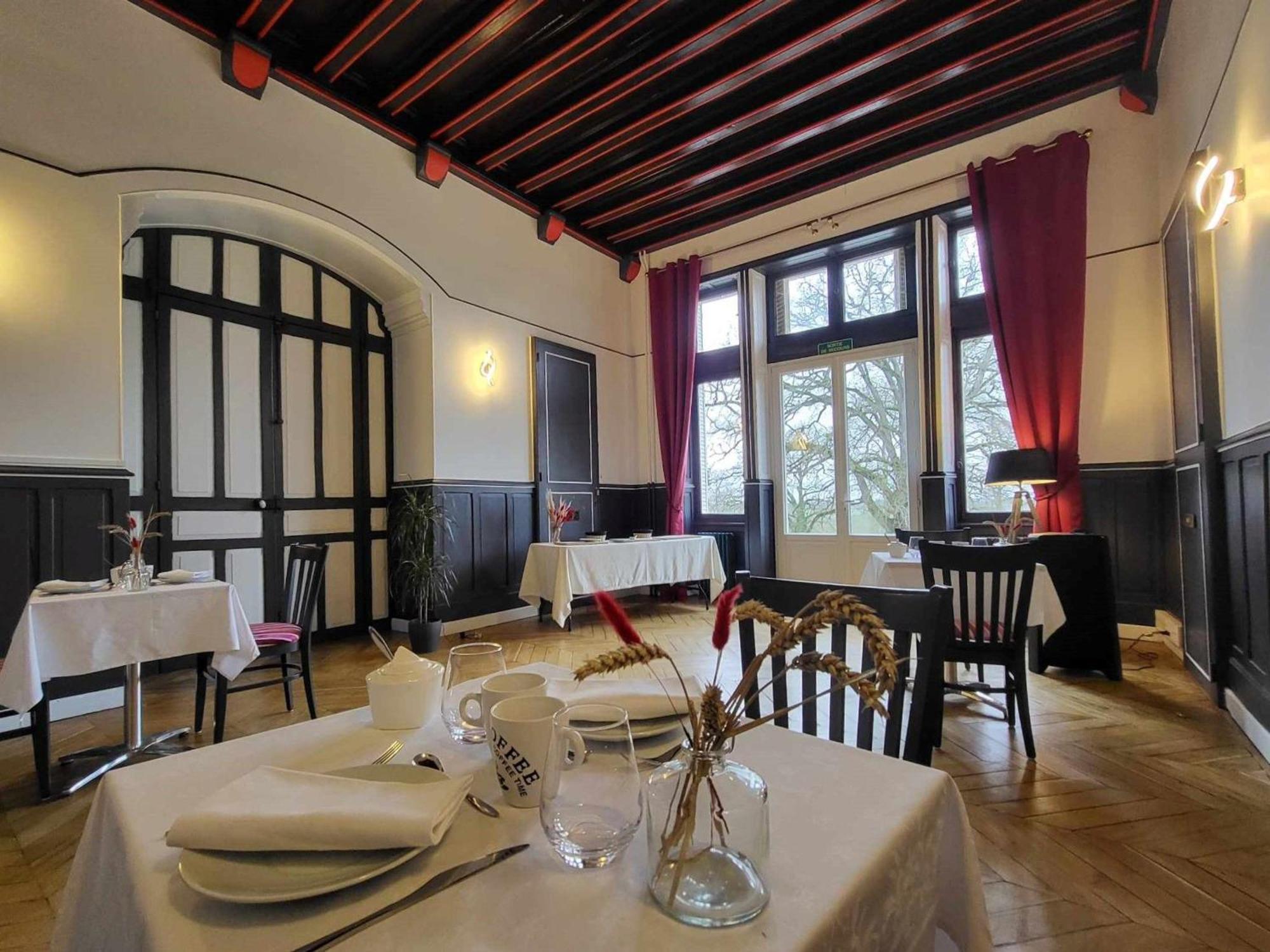 Sejour De Charme Au Chateau Avec Petit-Dejeuner Et Parking - Fr-1-591-705 Cluis Kültér fotó